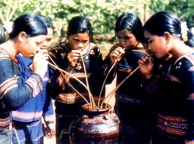 Costumes traditionnels des Ede