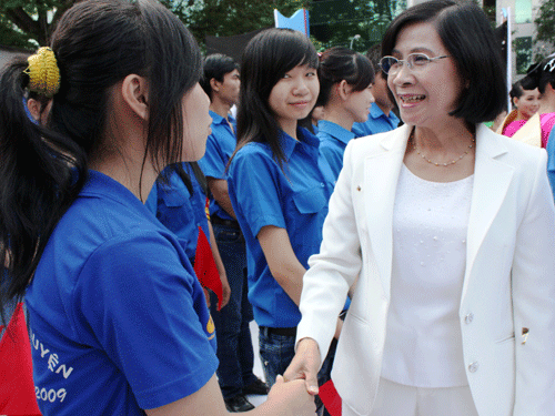 Lancement du mois de la Jeunesse à HCM-ville et à Danang