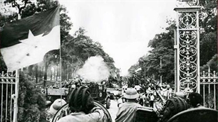 Meeting célébrant les 37 ans de la réunification nationale