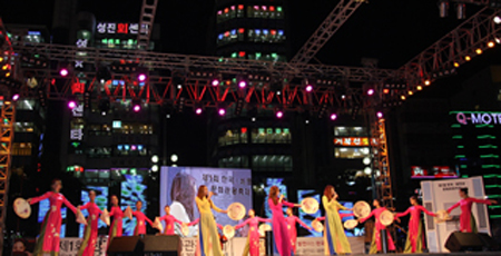 Ouverture du Festival culturel et touristique du Vietnam en République de Corée