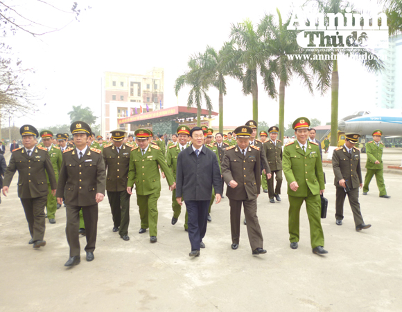 ប្រធានរដ្ធវៀតណាមបានជួបធ្វើការជាមួយមេបញ្ជាការដ្ធានប៉ូលីស្ត៍ចល័ត។