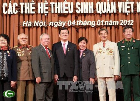 Presiden Truong Tan Sang menghadiri pertemuan berbagai generasi mantan tentara pelajar Vietnam