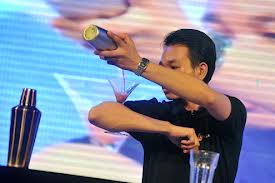 Meracik minuman keras– profesi yang “hot” dari kalangan pemuda