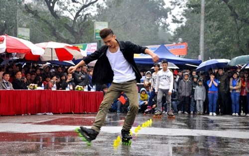 Festival kesenian jalanan kota Hanoi