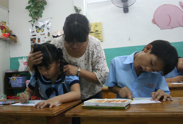 Mengunjungi sekolah khusus di kota Ho Chi Minh