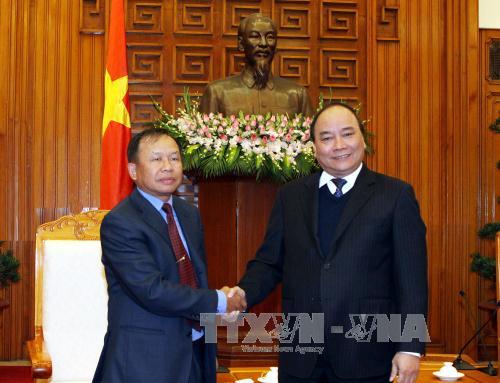 Deputi PM Nguyen Xuan Phuc menerima Badan Pengarahan Pusat urusan Pengembangan Pedesaan Laos