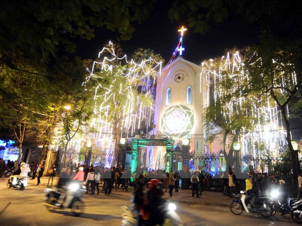 Badan Pengarahan Daerah Tay Nguyen mengunjungi dan mengucapkan selamat kepada para penganut Protestan dan Katolik