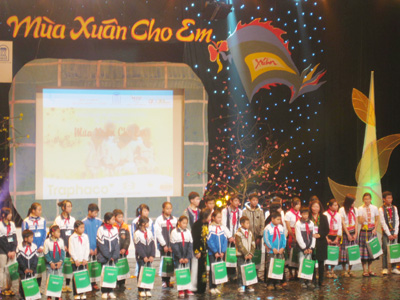 Lebih dari 25 miliar VND sumbangan untuk Dana Bantuan Anak-Anak Vietnam