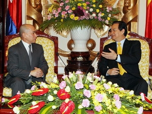 PM Nguyen Tan Dung mengadakan kontak dengan Raja Kamboja Norodom Shihamoni