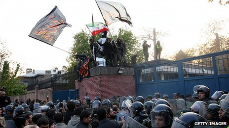 Weltweit wird der Übergriff auf die britische Botschaft durch Iraner kritisiert