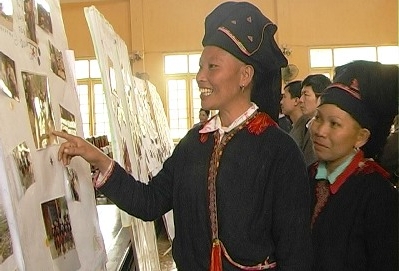 Bewohner in Nam Bung erzählen ihre Geschichte mit Fotos