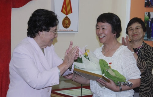 Eine Japanerin engagiert sich für Vietnam