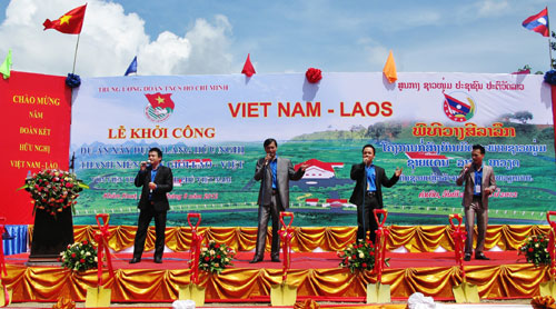 Treffen zwischen Jugendlichen aus Vietnam und Laos