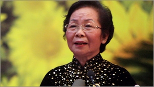 Vize-Staatspräsidentin Nguyen Thi Doan zeichnet herausragende Schüler aus