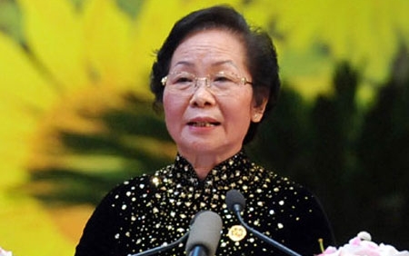 Vize-Staatspräsidentin Doan überreicht armen Schülern in Lao Cai Geschenke