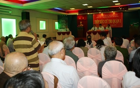 Staatspräsident Truong Tan Sang trifft Wähler in Ho Chi Minh Stadt