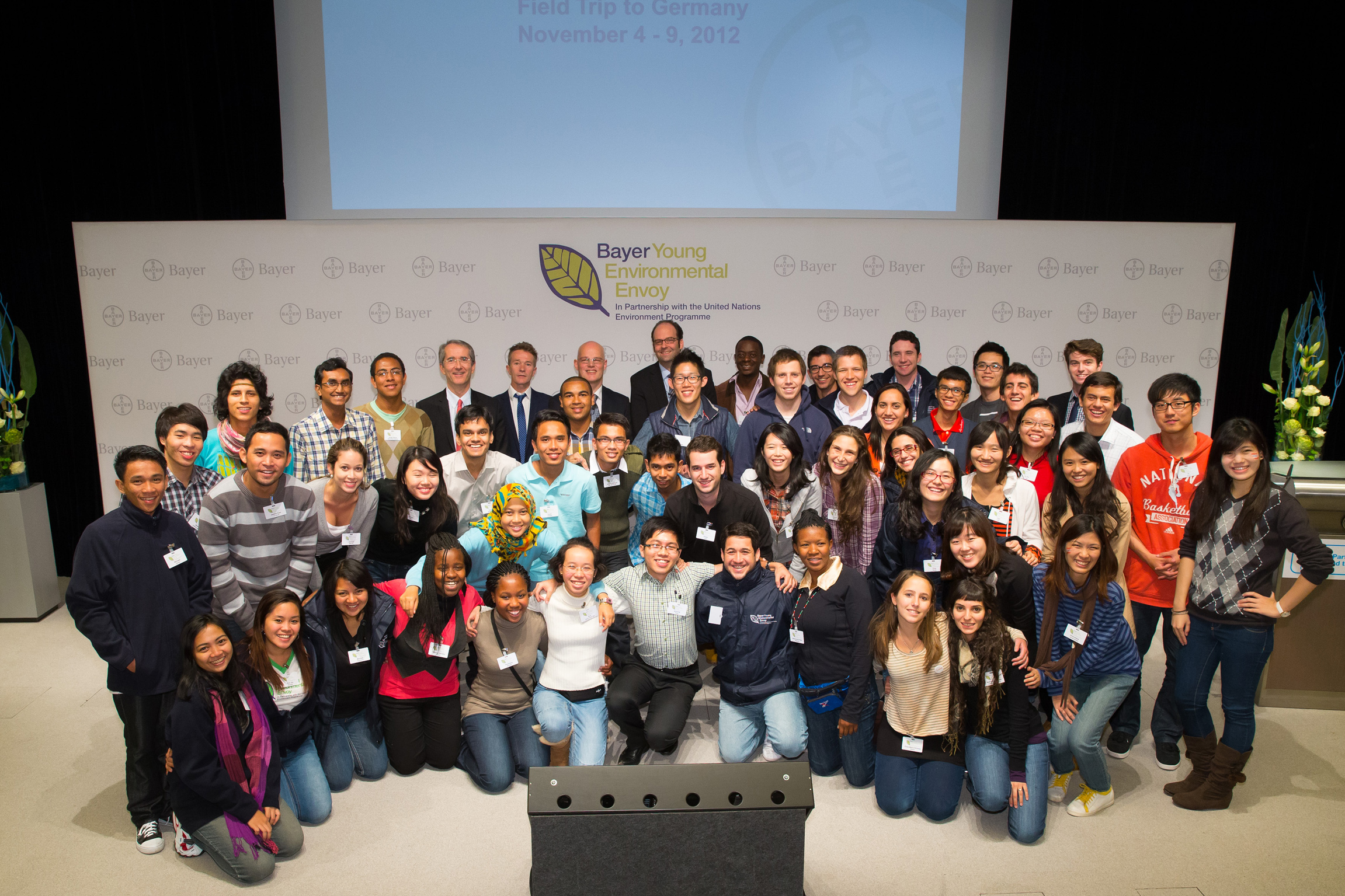 Vietnamesische Studentin bekommt Preis „Junge Umweltleiter“ von Bayer weltweit