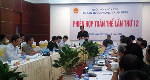 Parlamentsausschuss für Verteidigung und Sicherheit berät den Gesetzesentwurf über Ein- und Ausreise