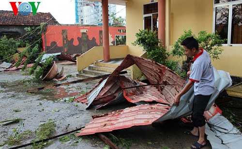 Aufräumarbeit nach dem Taifun Wutip