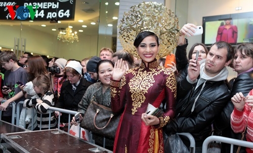 Vietnamesische „Ao Dai“ hinterlässt positiven Eindruck bei der Miss-Universe-Wahl 2013
