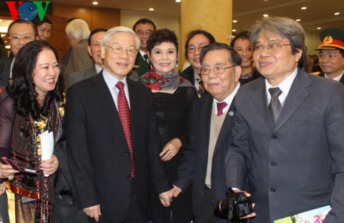 KPV-Generalsekretär trifft Akademiker, Wissenschaftler und Künstler zum Tetfest