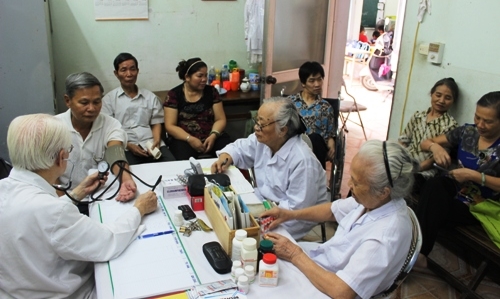 Eine Medizinerin, der sich für die Gemeinde engagiert