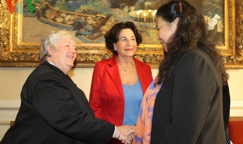 Vizeparlamentspräsidentin Tong Thi Phong besucht den französischen Senat