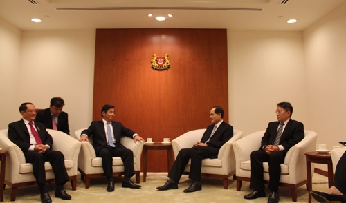 Minister für Planung und Investition Bui Quang Vinh besucht Singapur