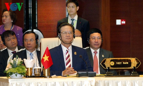 Premierminister Nguyen Tan Dung nimmt am 25. ASEAN-Gipfel teil