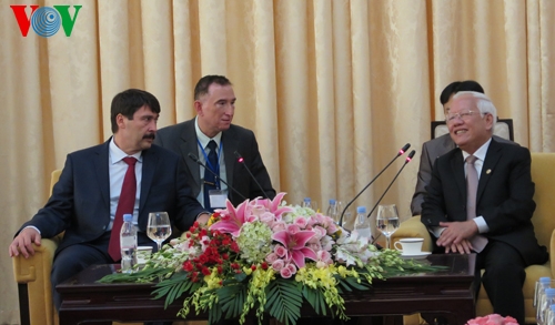 Ungarns Präsident Áder besucht Ho Chi Minh Stadt