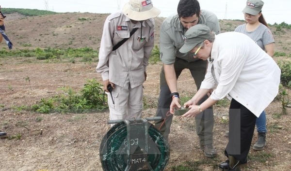 Vizeverteidigungsminister trifft US-Vizeaußenministerin und Russlands Militärattache