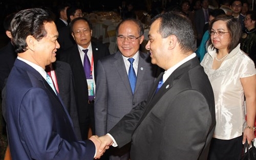 Premierminister Nguyen Tan Dung gibt Empfang für Teilnehmer der IPU-132