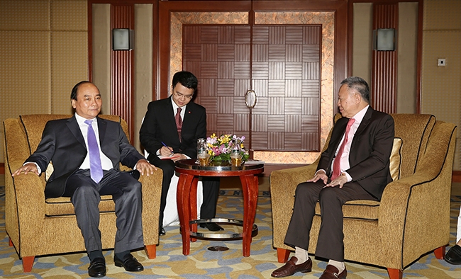 Vizepremierminister Nguyen Xuan Phuc besucht Singapur