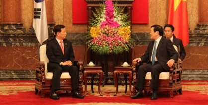 Staatspräsident Truong Tan Sang empfängt Südkoreas Verteidigungsminister Han Min-koo