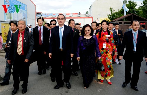Vorsitzender der Vaterländischen Front Vietnams Nguyen Thien Nhan besucht Deutschland