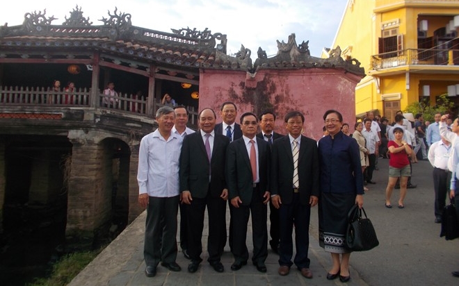 Laos Premierminister besucht die Altstadt von Hoi An