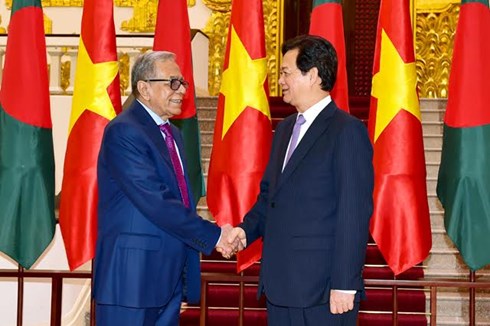 Premierminister Nguyen Tan Dung trifft Bangladeschs Präsident Abdul Hamid