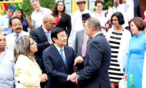 Staatspräsident Truong Tan Sang trifft Delegierte der Asien-Pazifik-Konferenz mit Kuba