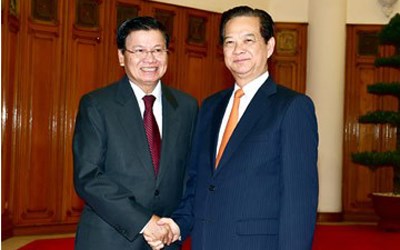 Premierminister Nguyen Tan Dung empfängt Laos’ Vizepremierminister