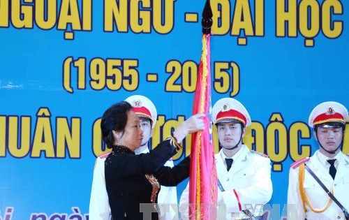 Vizestaatspräsidentin Nguyen Thi Doan nimmt an Gründungsfeier der Hochschule für Fremdsprachen teil
