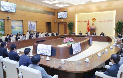 Parlamentspräsidentin empfängt junge japanische Parlamentarier