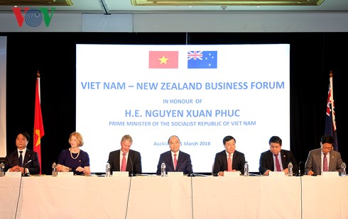 Premierminister Nguyen Xuan Phuc nimmt an Vietnam-Neuseeland-Unternehmensforum teil