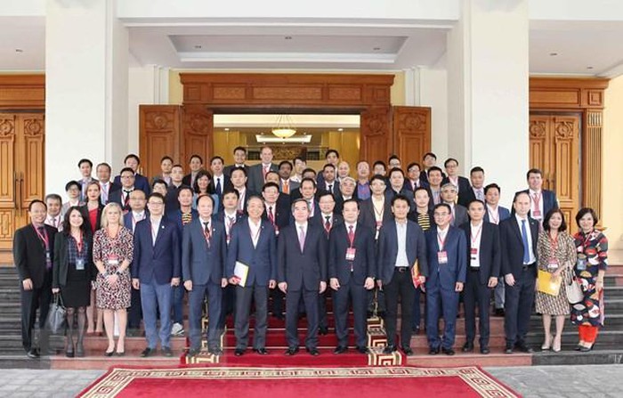 Leiter des KPV-Wirtschaftskomitees Nguyen Van Binh empfängt Redner des Industrie 4.0-Forums