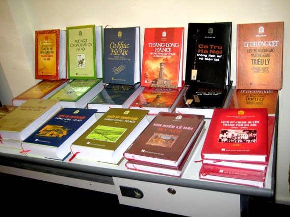 Vorstellung einiger Bücher des sogenannten „Bücherschranks Thang Long“