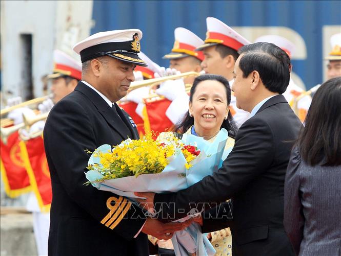 Schiff HMS Enterprise der britischen Royal Navy besucht Hai Phong