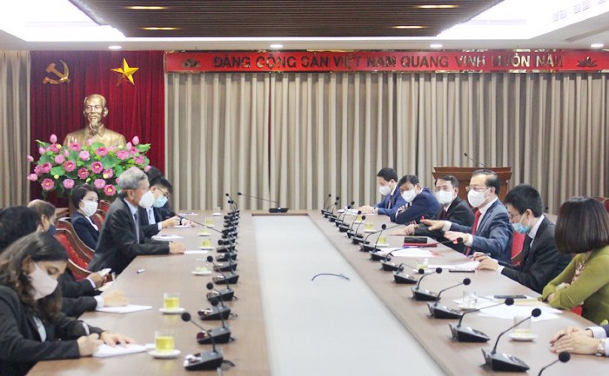 Kooperation zwischen Hanoi und Singapur allseitig intensivieren