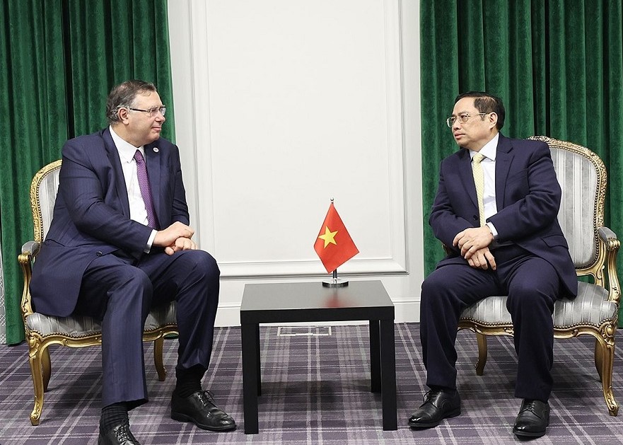 Premierminister Pham Minh Chinh trifft Leiter zahlreicher französischer Konzerne