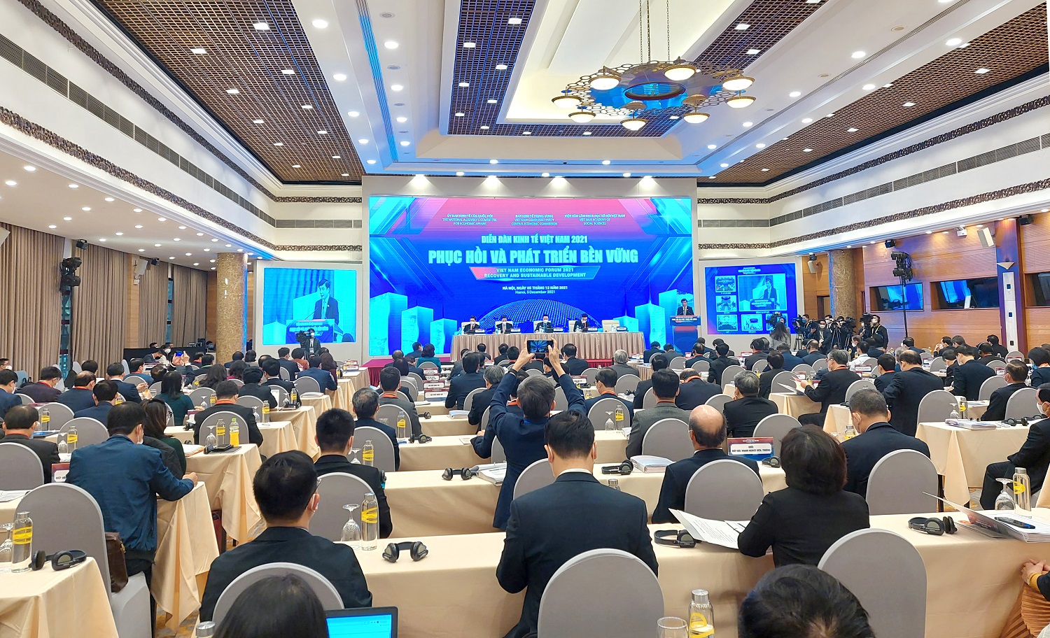 Eröffnung des vietnamesischen Wirtschaftsforums 2021