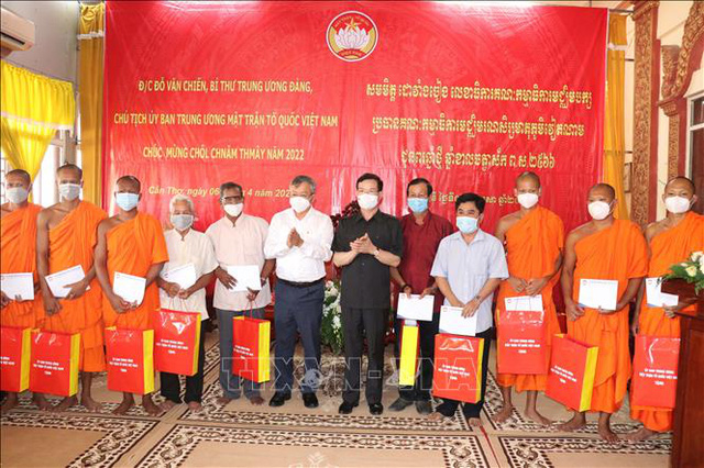 Den Khmer zum Neujahrsfest Chol Chnam Thmay gratuliert