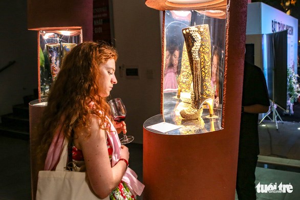 Ausstellung “Bat-Trang-Keramik-Schuh und die italienische Kultur”